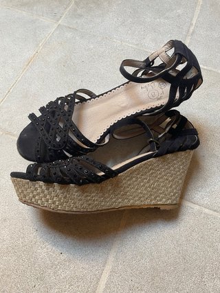 Sandalias cuña Bely negras pedrería T.37