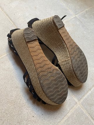 Sandalias cuña Bely negras pedrería T.37