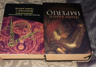 Libros de historia y misterio.
