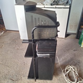 TV TCL 14 antigua con DVD y pelis