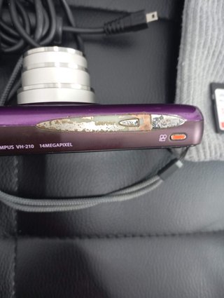 Cámara Olympus VH-210 Morada + Tarjeta SD 32GB