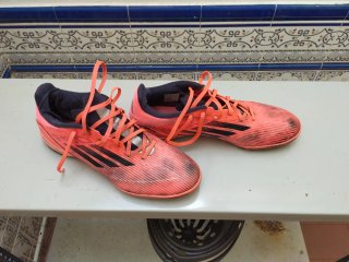 Zapatillas de fútbol Adidas Naranja y Negro