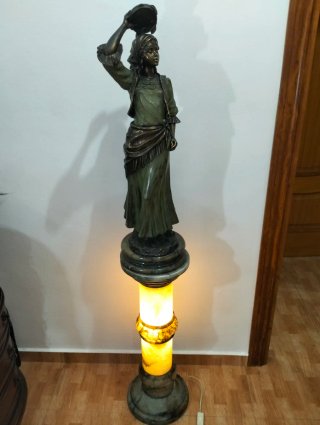 Lámpara Decorativa Bronce Mujer
