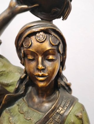 Lámpara Decorativa Bronce Mujer