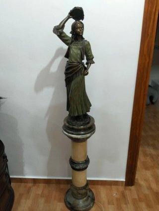 Lámpara Decorativa Bronce Mujer