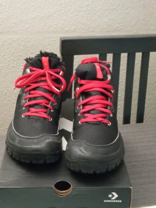 Botas Quechua Talla 38 Negras y Rojas