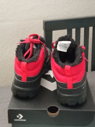Botas Quechua Talla 38 Negras y Rojas