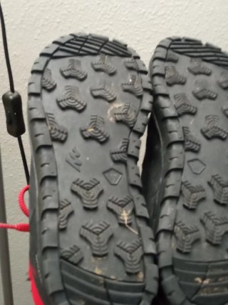 Botas Quechua Talla 38 Negras y Rojas