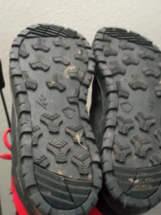 Botas Quechua Talla 38 Negras y Rojas