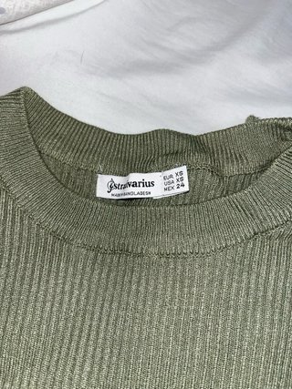 Camiseta Stradivarius verde ajustada Talla XS