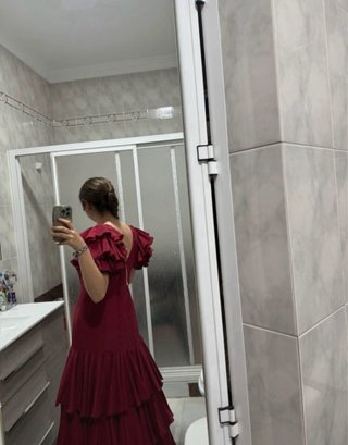 Traje de flamenca color burdeo con volantes