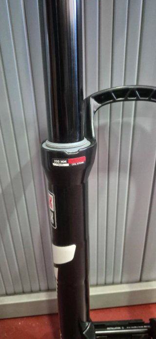 NUEVA Rock Shox Boxxer RC26 Negra
