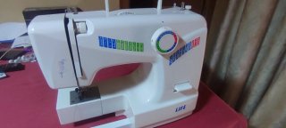 Máquina de coser eléctrica LIVE
