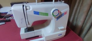 Máquina de coser eléctrica LIVE