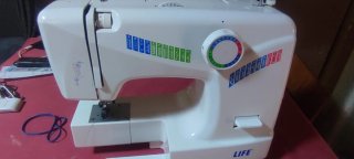 Máquina de coser eléctrica LIVE