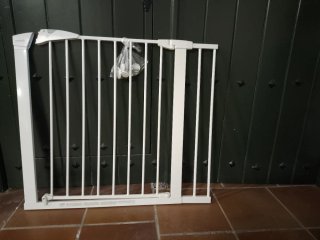 Barrera seguridad infantil Munchkin con extensión.
