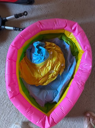 Piscina infantil y flotador Decathlon