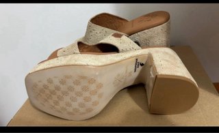 Sandalias POPA tacón plataforma beige y marrón