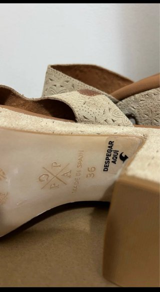 Sandalias POPA tacón plataforma beige y marrón