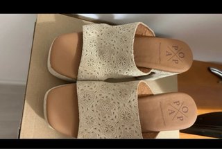 Sandalias POPA tacón plataforma beige y marrón