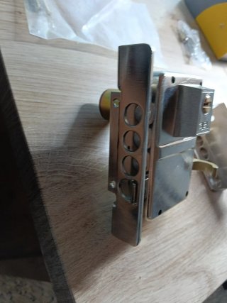 Cerradura Yale Seguridad con Llaves y Caja