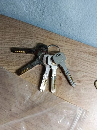 Cerradura Yale Seguridad con Llaves y Caja