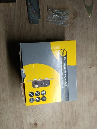 Cerradura Yale Seguridad con Llaves y Caja