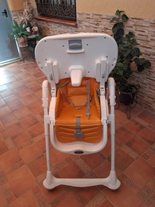 Trona Brevi Naranja y Blanca con Bandeja
