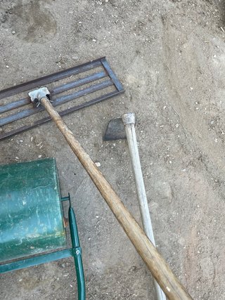 Herramientas para preparar césped