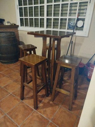 Mesa alta madera con 4 taburetes