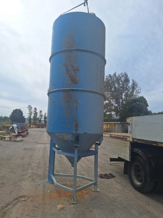 Vendo 2 unfidades Silos para arena, agua o trigo