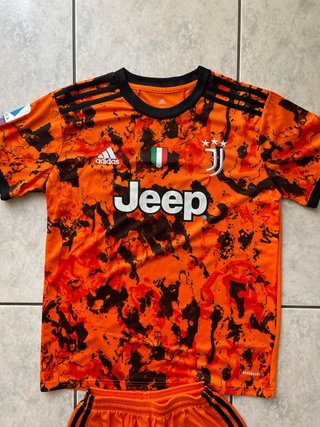 Completo Juventus Arancione Kulusevski