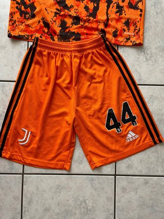 Completo Juventus Arancione Kulusevski