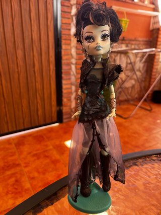 Muñeca Frankie Stein Monster High con petaca