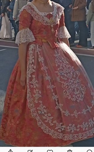 Traje Fallera  de 11 a 13 años y manteletas nuevas