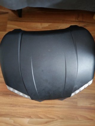 Baúl givi Moto 46L para 2 Cascos y dos cascos
