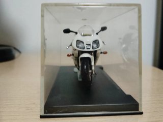 Maqueta Moto Honda VTR 1000 SP-2 + Pins