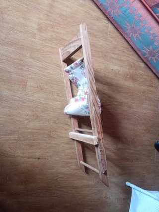 Tumbona infantil de madera y tela