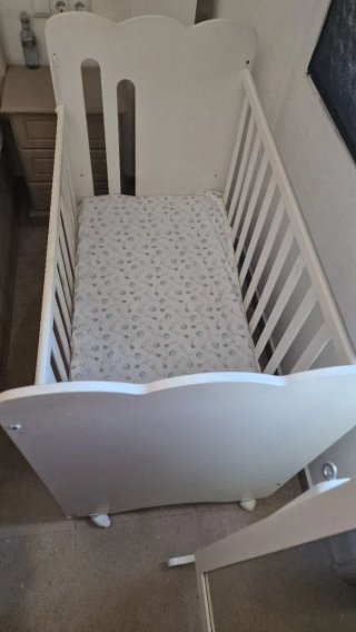 Cuna blanca con colchón
