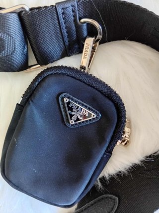 Borsa a tracolla Prada nera con pochette.