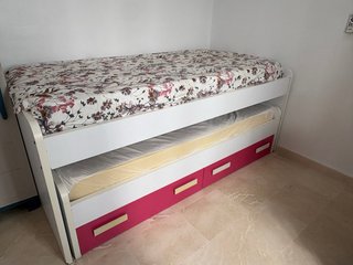 Cama nido blanca y fucsia con cajones