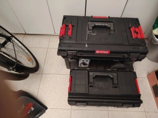 Cajón de herramientas negro sin usar