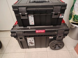 Cajón de herramientas negro sin usar