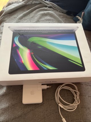 MacBook Pro M1 16GB RAM y 1 TB almacenamiento