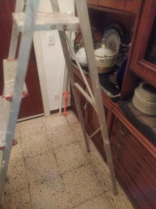 Escalera aluminio 6 peldaños 2m