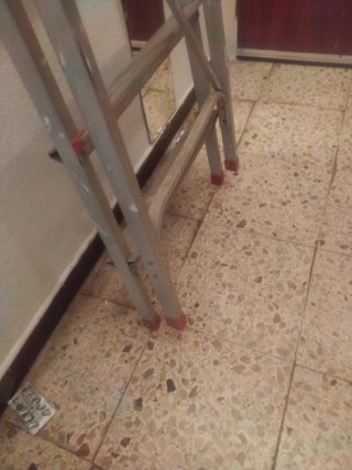 Escalera aluminio 6 peldaños 2m