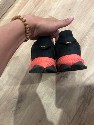 Zapatillas New Balance Negras y Rojas