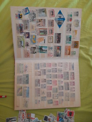 Collezione 920 francobolli mondiali