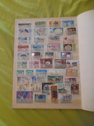 Collezione 920 francobolli mondiali