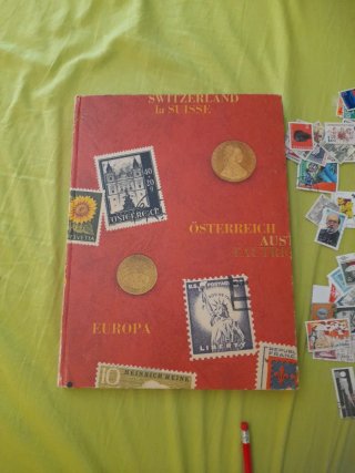 Collezione 920 francobolli mondiali